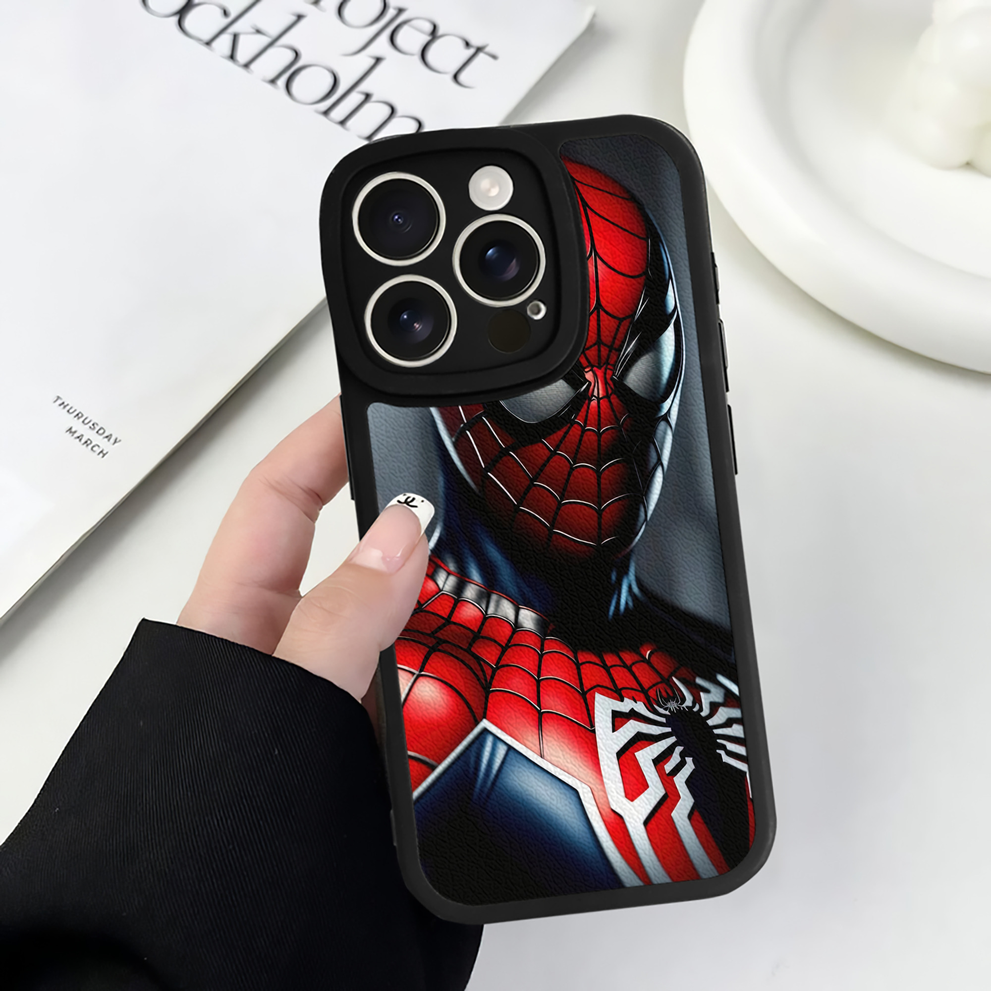 Spider Man スパイダーマン 【iPhone 16シリーズ対応】シリコンスマホケース（レザー調） 材質：シリコン